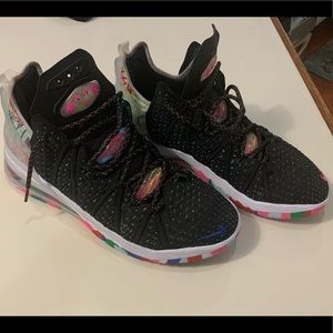Nike LeBron 18